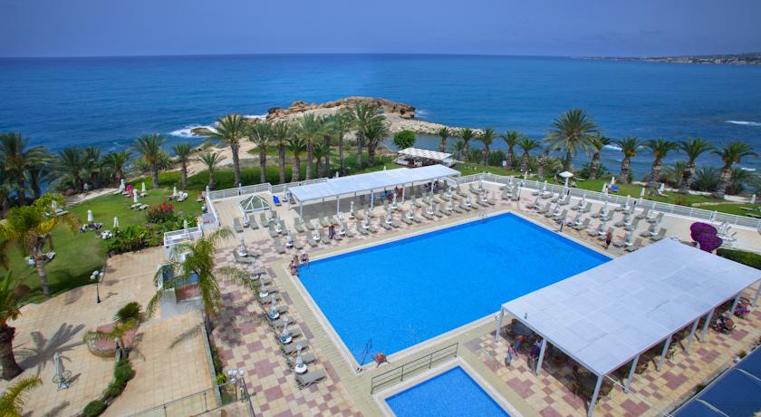 فندق كوينز باي من اجمل الفنادق في بافوس قبرص