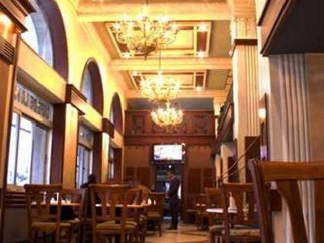 يضُم فندق فيليب هاوس بالاسكندرية مطعم ومقهى يُقدِّمان أطباق للمأكولات الشرقية والغربية
