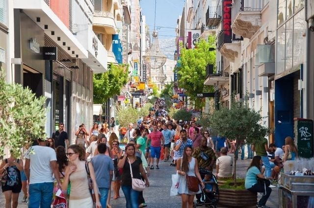 منطقة بلاكا اثينا من اجمل الاماكن السياحية في اليونان