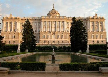 اهم 4 انشطة عند القصر الملكي في مدريد اسبانيا