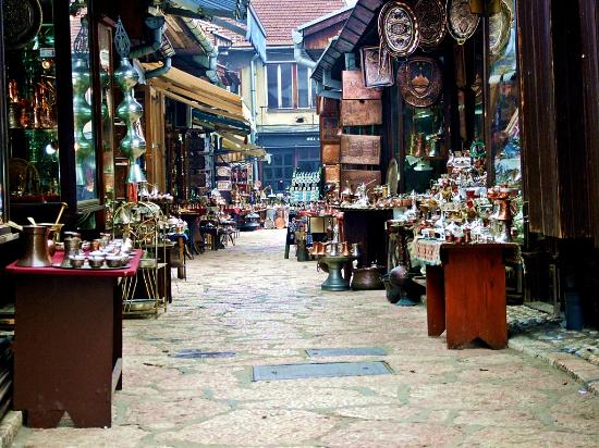 سوق بشارشيا يعتبر احد اقدم اسواق سراييفو حيث يرجع تاريخه للقرن الخامس عشر
