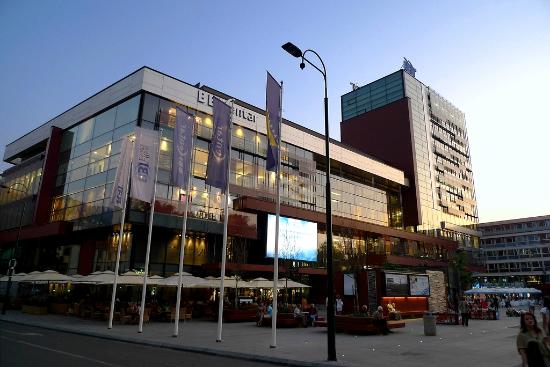 مركز BBI للتسوق أحد اشهر مراكز التسوق في سراييفو