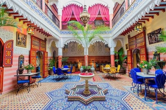 أحد أفضل اماكن السكن للشباب في مراكش، فندق حصل على تقييم ممتاز جداً وهو رياض بلو دو سود