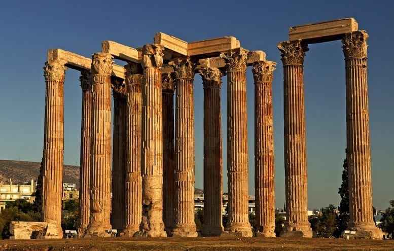 معبد زيوس الأولمبي في أثينا اليونان