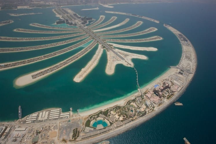 نخلة الجميرا من اجمل الاماكن السياحية في دبي حيث تضم العديد من منتجعات وفنادق دبي الفخمة