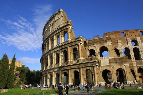 الكولوسيوم من اهم معالم مدينة روما - صور روما