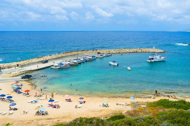 خليج كورال في بافوس من اجمل الاماكن السياحية في جزيرة بافوس - اين تقع مدينة بافوس