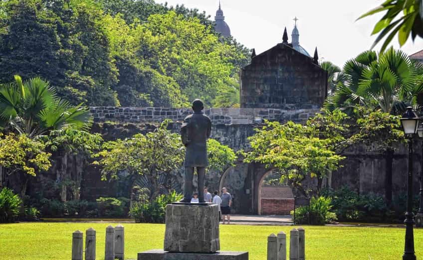 قلعة سانتياغو من اهم الاماكن السياحية في  مانيلا