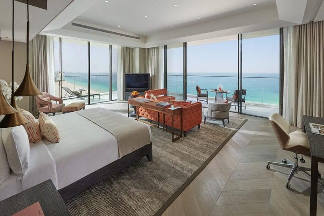 فنادق في دبي جميرا الساحرة تُقدّم أفخم المرافق والخدمات