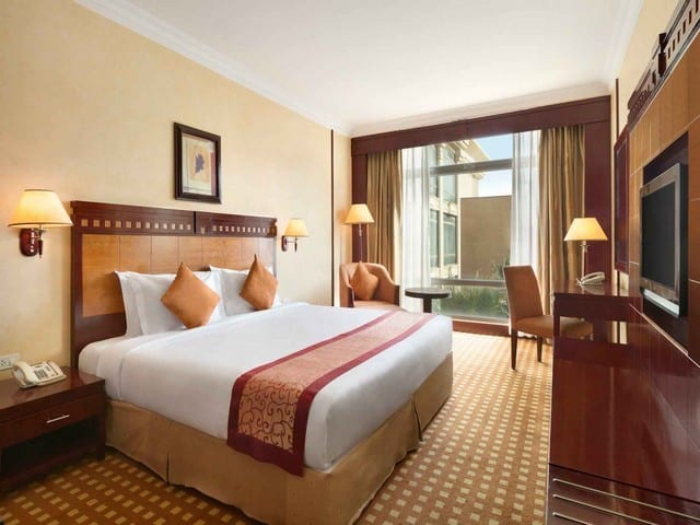 حي الملز من أحياء مدينة الرياض الشهيرة، ولذلك فإنها تضم مجموعة من أهم الفنادق في الرياض.