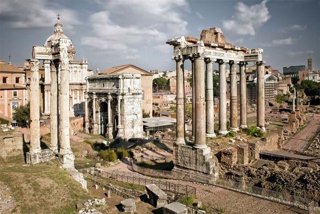 المنتدى الروماني من اقدم الاماكن السياحية في روما - اثار روما