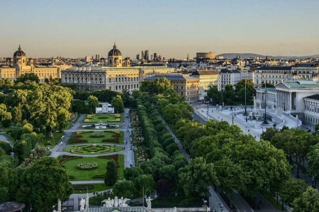 حديقة شتاد بارك من اجمل الاماكن السياحية في فيينا النمسا