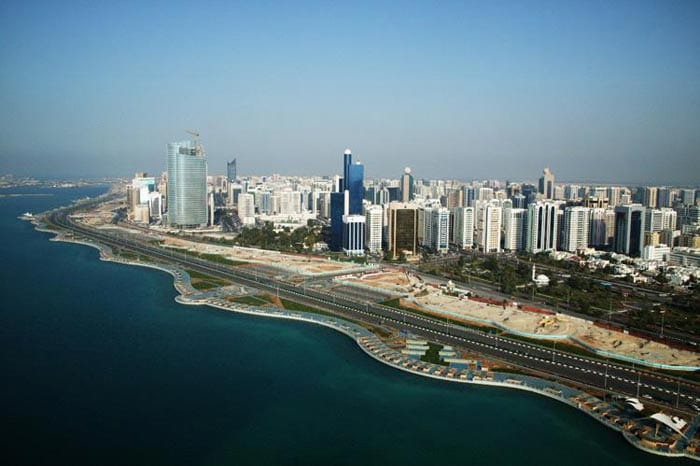 كورنيش ابوظبي احدى اهم الاماكن السياحية في ابوظبي الامارات