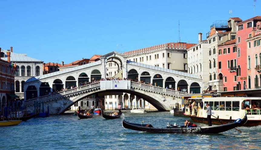جسر ريالتو من اجمل الاماكن السياحية في مدينة البندقية