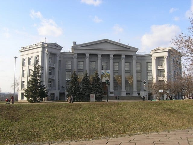 متحف تاريخ أوكرانيا من اجمل معالم كييف السياحية