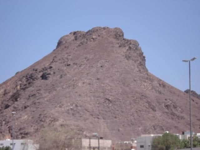 جبل أحد من ابرز الاماكن السياحية في المدينة المنورة السعودية