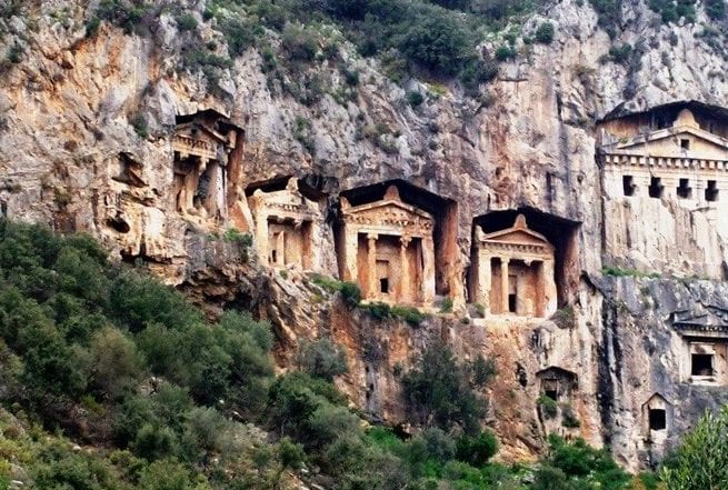 منطقة داليان من الاماكن السياحية في مرمريس تركيا التي يزورها الآلاف
