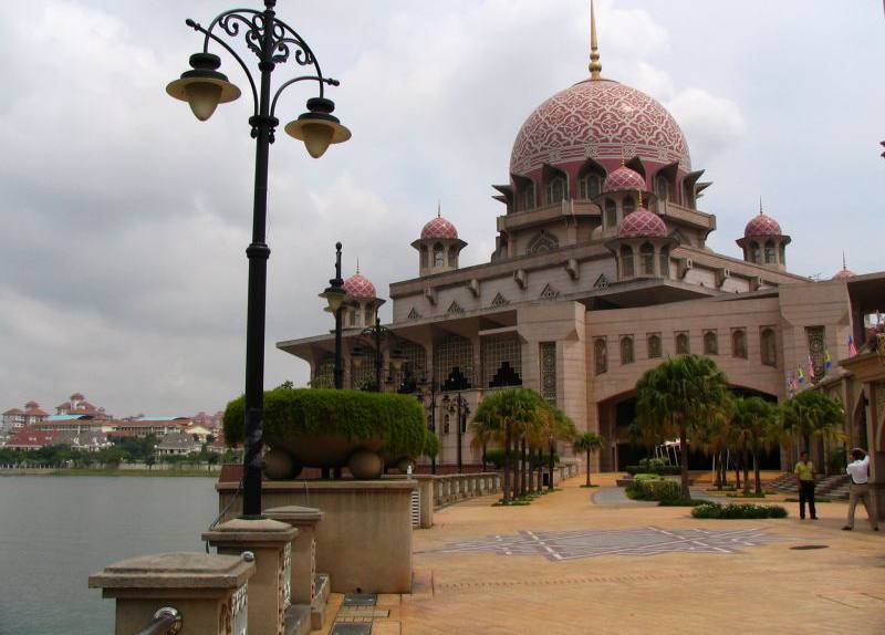 الاماكن السياحية في سيلانجور وهو المسجد الأكبر في ماليزيا
