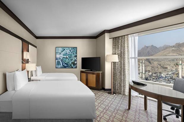 فندق هيلتون من أفضل فنادق مكة شارع اجياد يوفر غرف أنيقة ومرافق متنوعة