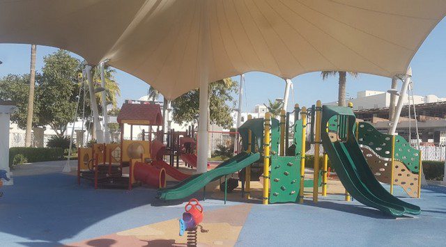 منطقة الالعاب الموجودة في الحديقة