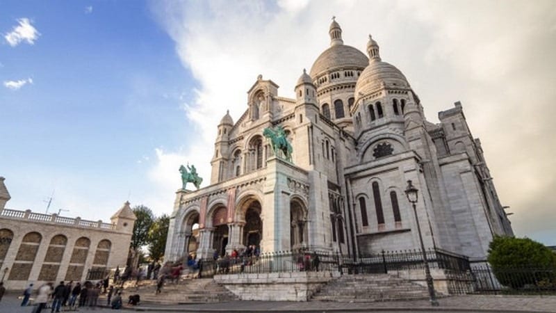 كنيسة القلب المقدس باريس 