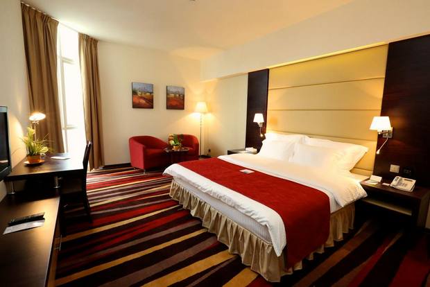 يُوفّر فندق نهال غُرف بمساحات جيّدة مع أنشطة مُتنوّعة ومرافق
