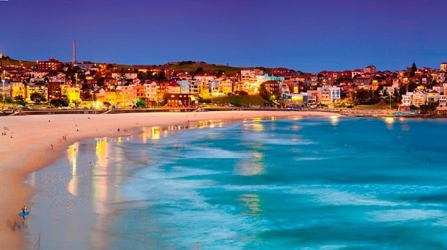 شاطئ بوندي من أفضل الاماكن السياحية في  سيدني استراليا