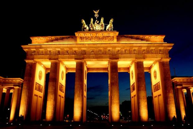 بوابة برلين من أفضل الاماكن السياحية في برلين المانيا