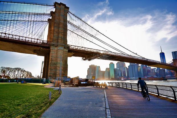 جسر بروكلين من اشهر الاماكن السياحية في نيويورك 