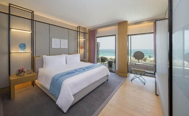 فندق سيزر ريزورت دبي يضم غرف واسعة ونظيفة