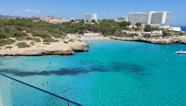 أفضل 3 أنشطة عند زيارة شاطئ كالا دومينغوس جزر البليار