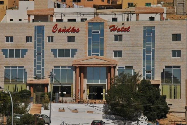 مراجعه عن فندق الشموع البتراء