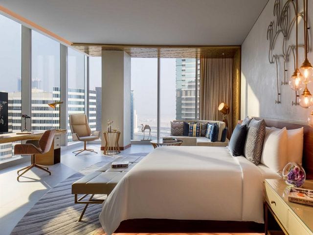 فندق رينيسانس دبي من أفضل فنادق مارينا دبي بفضل الإطلالات الرائعة التي يوفرها.