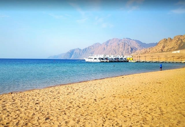 شواطئ بمدينة دهب