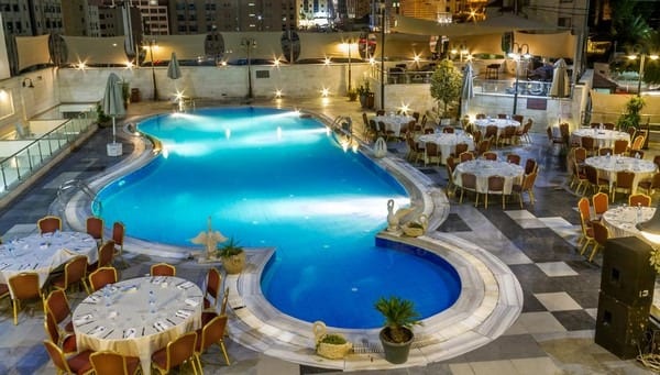 فندق دايز ان عمان في الأرن