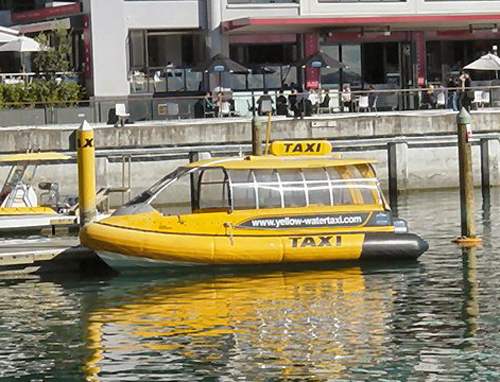 تكسي الأجرة البحري Deniz Taksi وهي عبارة عن سفن صغيرة مغلقة تقدم خدمة النقل طوال 24 ساعة وعلى مدار الأسبوع