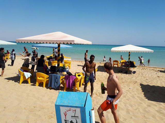 شاطئ السادات بيتش واحدة من شواطئ العين السخنه التي يتردد عليها العديد من الزوّار 