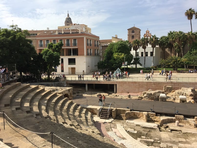 المسرح الروماني من أفضل معالم السياحة في ملقا اسبانيا