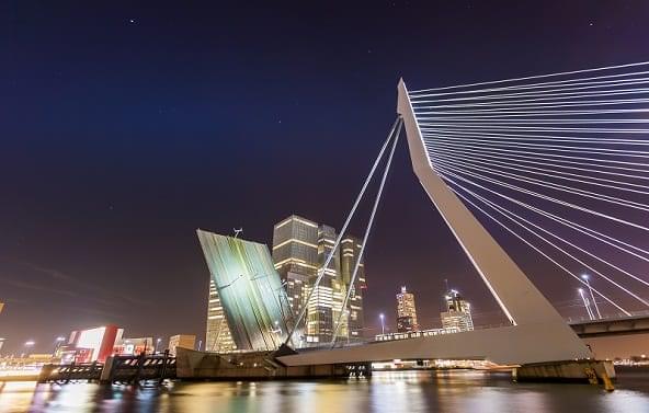 جسر إيراسموس روتردام من أفضل الاماكن السياحية في روتردام