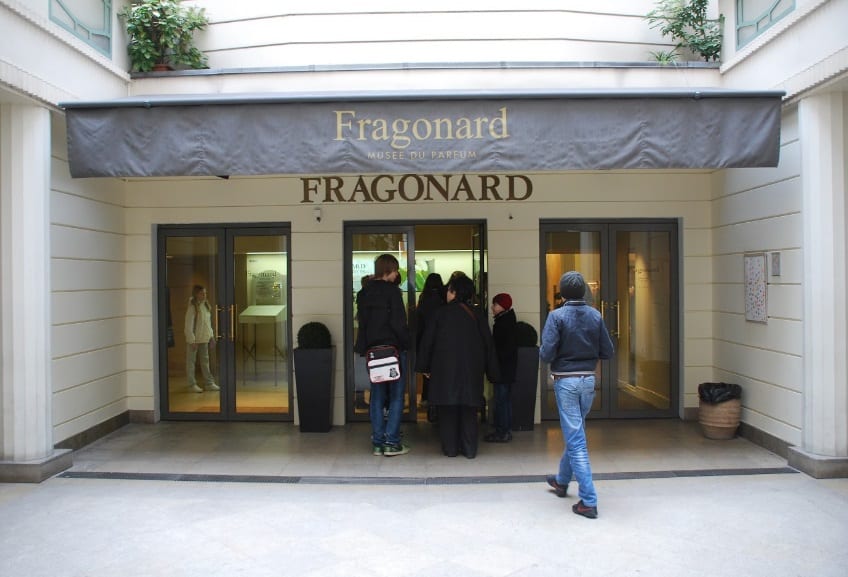 بوبات متحف فراغونارد للعطور في باريس فرنسا