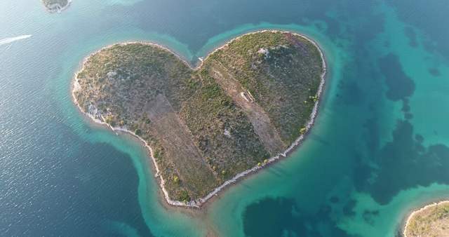جزيرة العشاق في كرواتيا