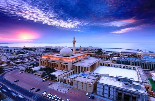 مشهد جوي للمسجد الكبير في العاصمة الكويتية