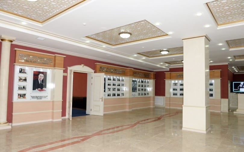 مركز حيدر علييف من اهم الاماكن السياحية في باكو اذربيجان
