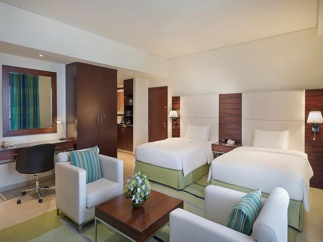 تتسم غرف فندق هيلتون دبي الممشى بمساحات واسعة