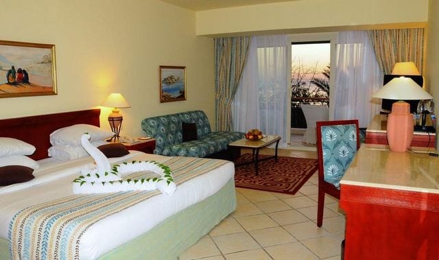 منتجع هيلتون شرم الشيخ الشلالات من أفضل الفنادق التي تجمع بين الأسعار المُناسبة والأنشطة الرائعة.