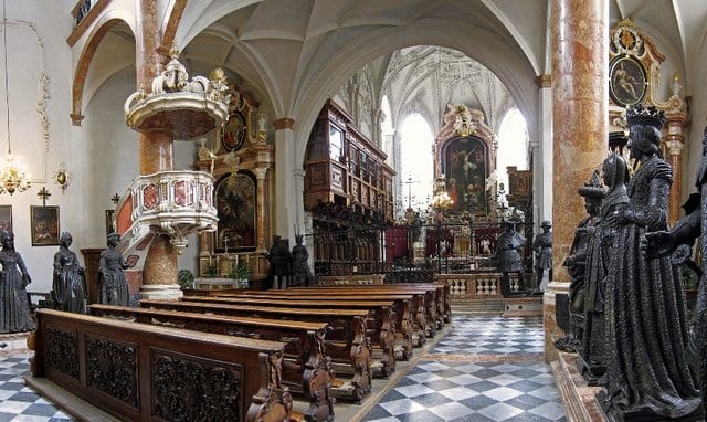 كنيسة هوفكريش في مدينة انسبروك النمسا