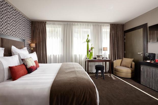 في غُرف فندق جوليانا باريس يحظى الزوّار بإقامة مريحة