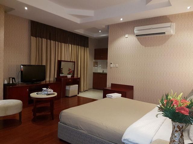 غرف نوم بتجهيزات شاملة في شقق فندقية في قطر قريبه من سوق واقف