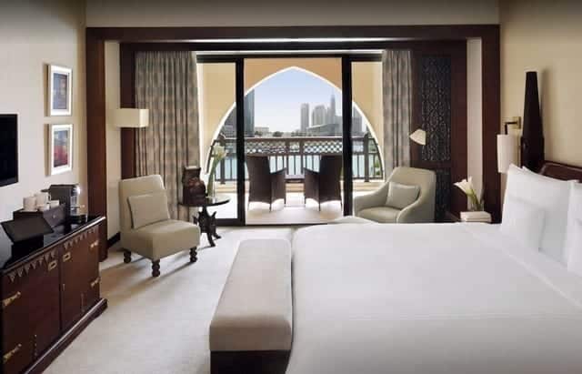 تتمتع فنادق بجوار دبي مول بقربها أيضًا من مطار دبي الدولي