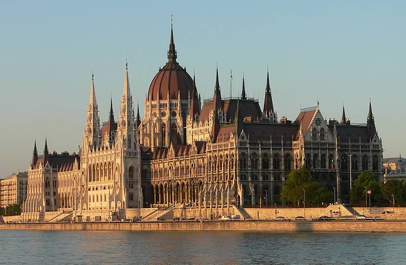 مبنى البرلمان المجري من أفضل الاماكن السياحية في بودابست